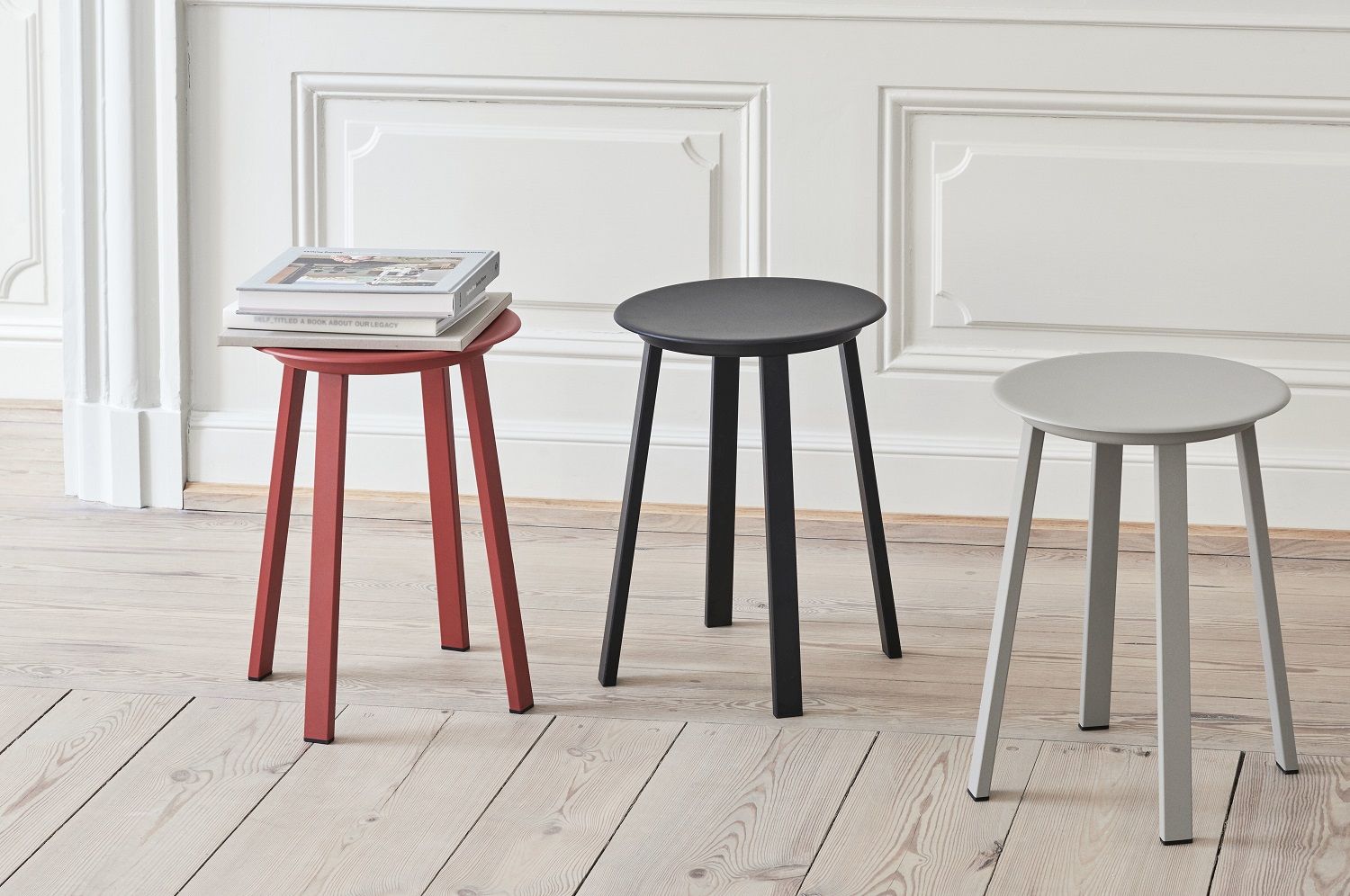 Revolver Stool Hay