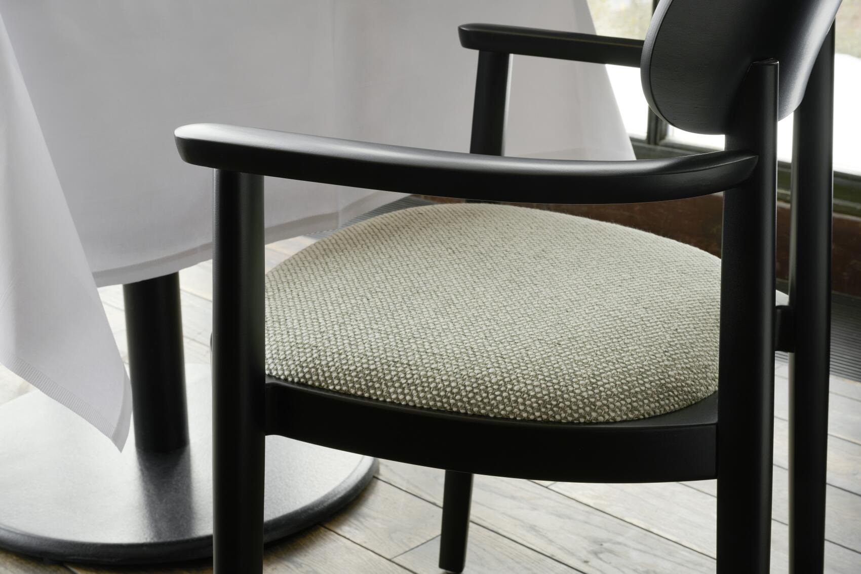 118 SPFV Wooden chair with armrests Thonet