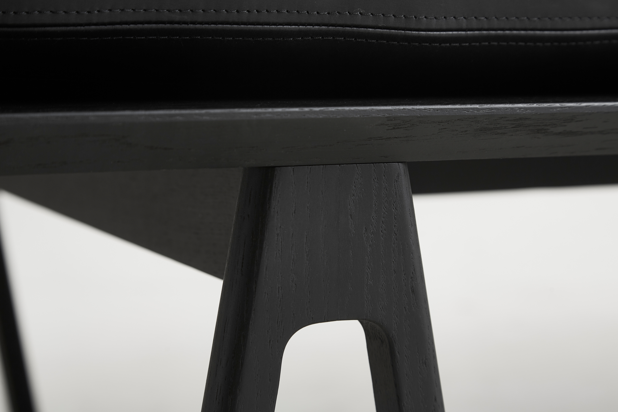 Level Daybed Black/Black Woud