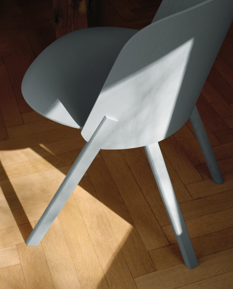 CH05 This Chair e15