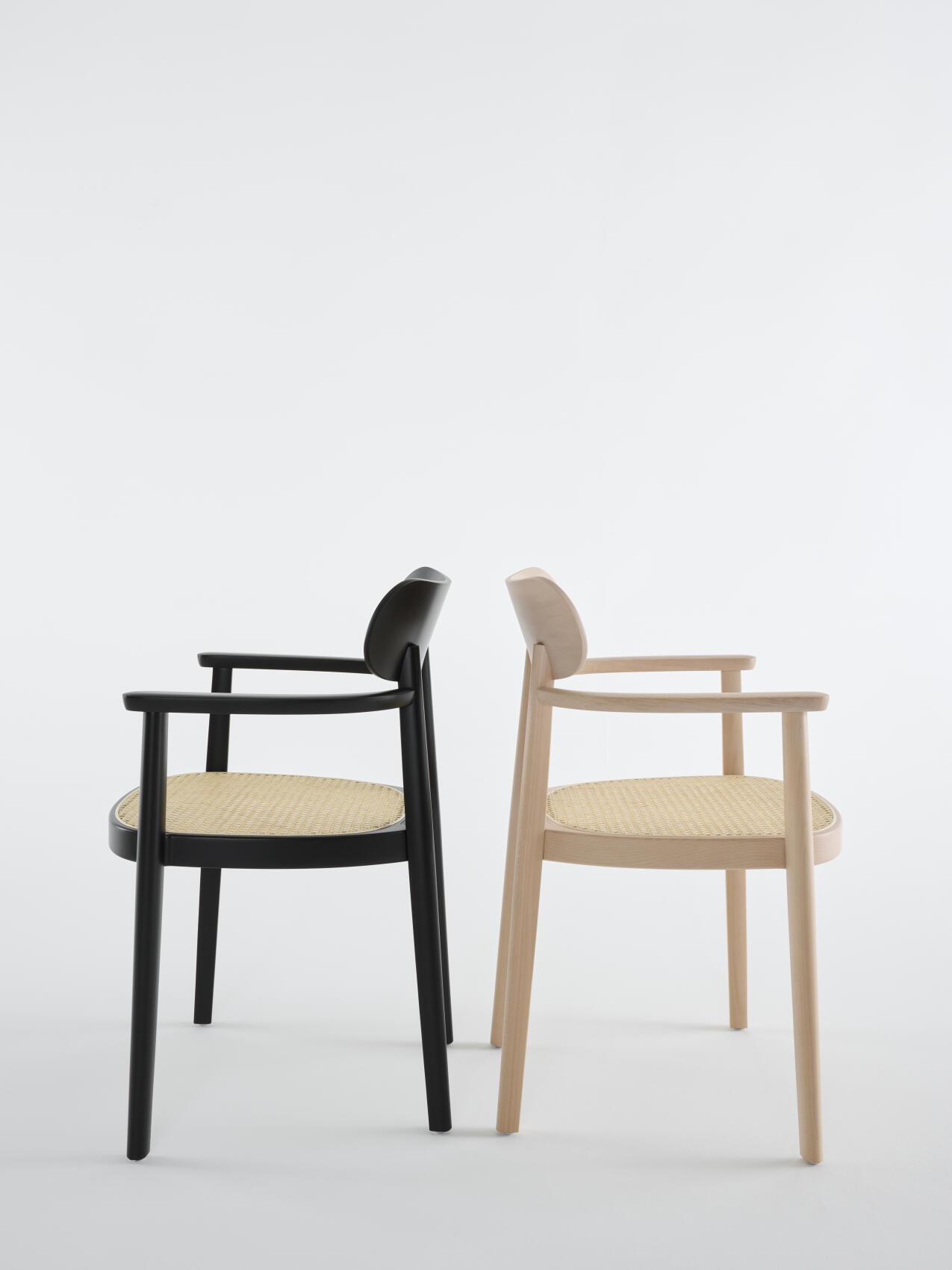 118 FV Wooden chair with armrests Thonet
