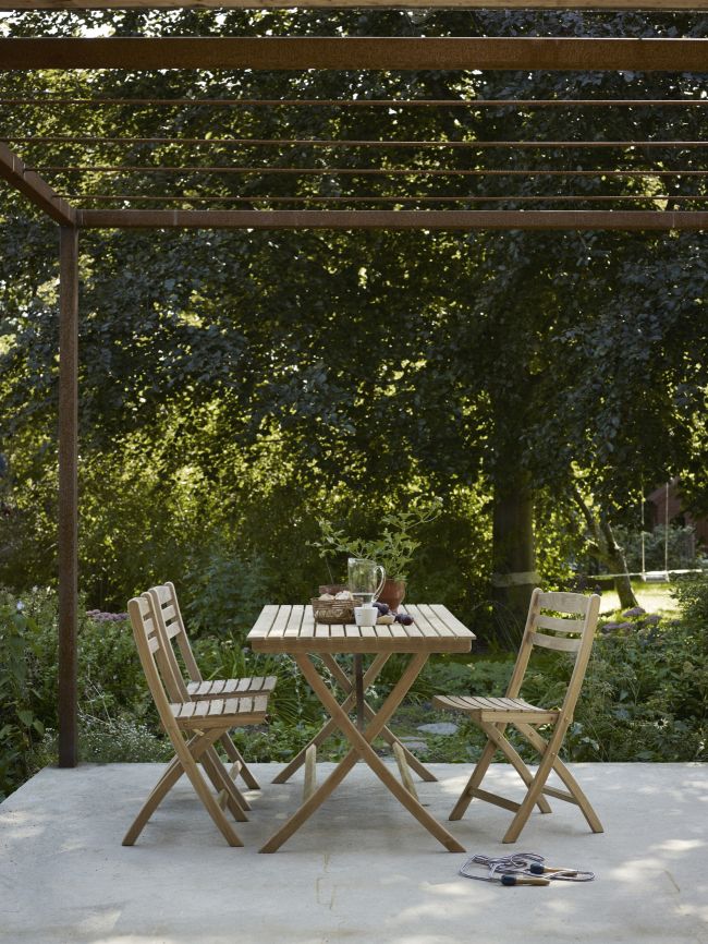 Selandia Table 147 Outdoor dining table Skagerak by Fritz Hansen
