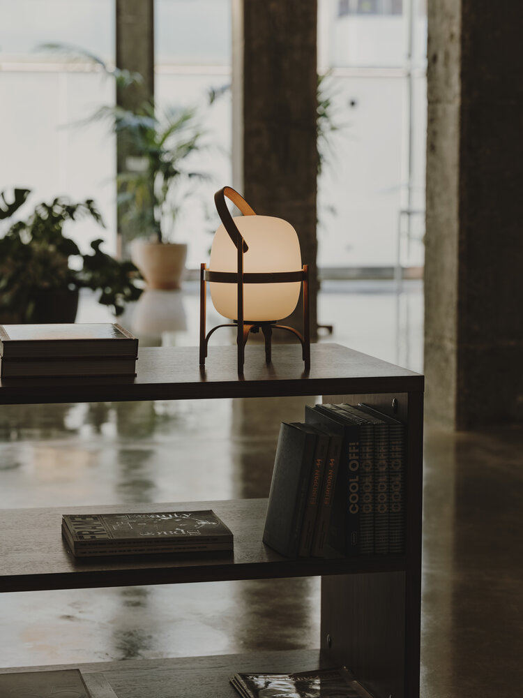 Cestita Batería Table lamp/ Battery light Santa & Cole