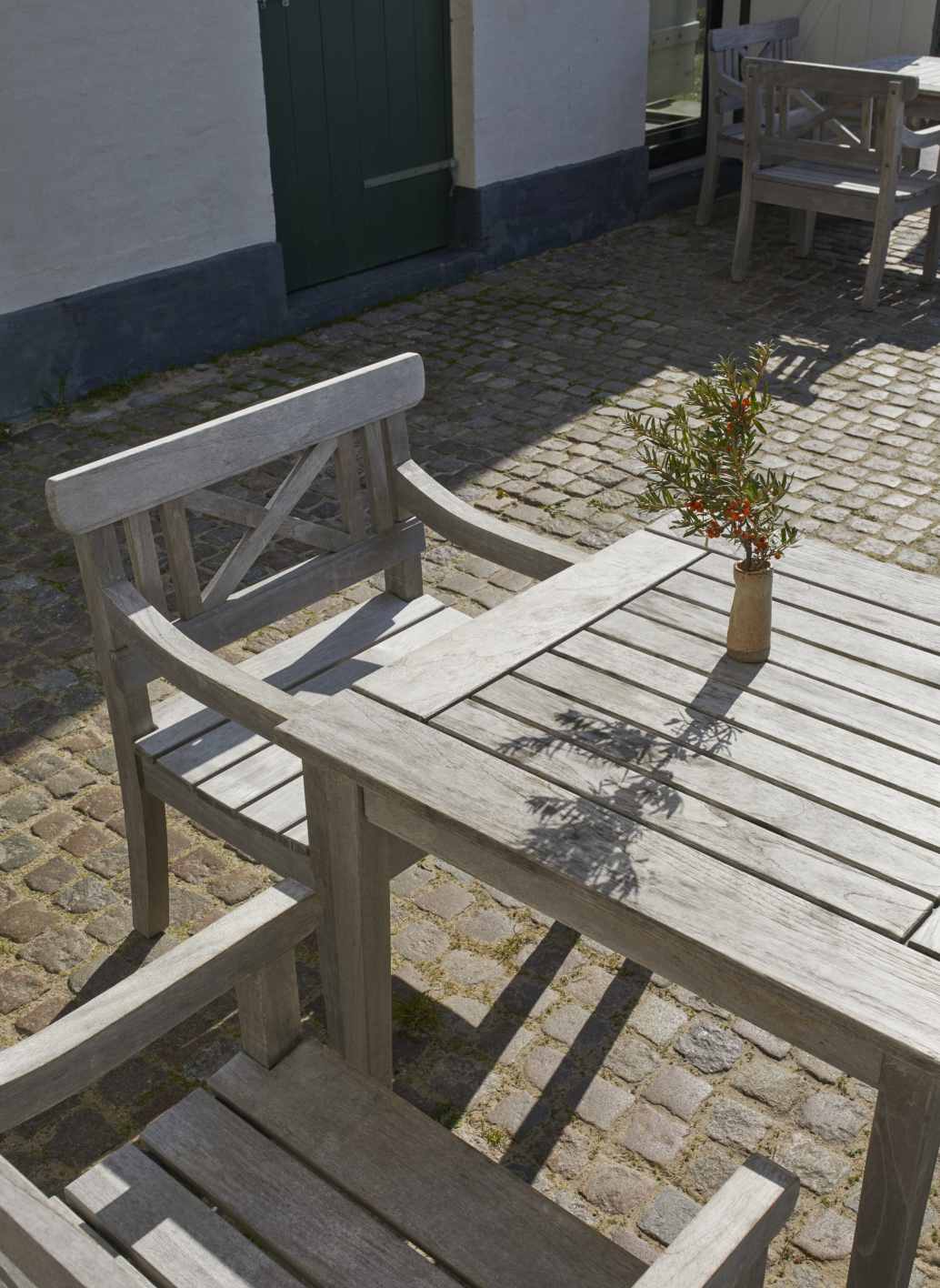 Drachmann Table Outdoor dining table Skagerak by Fritz Hansen 