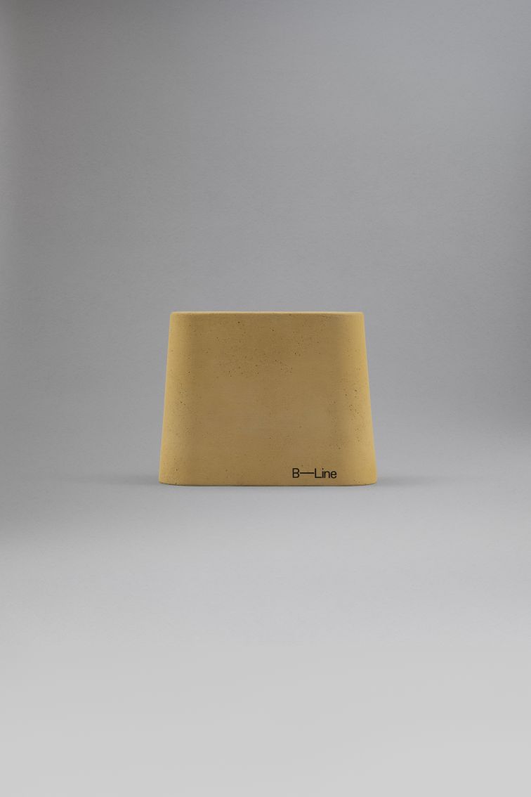 Aki Jr pen holder made of solid wood B-Line