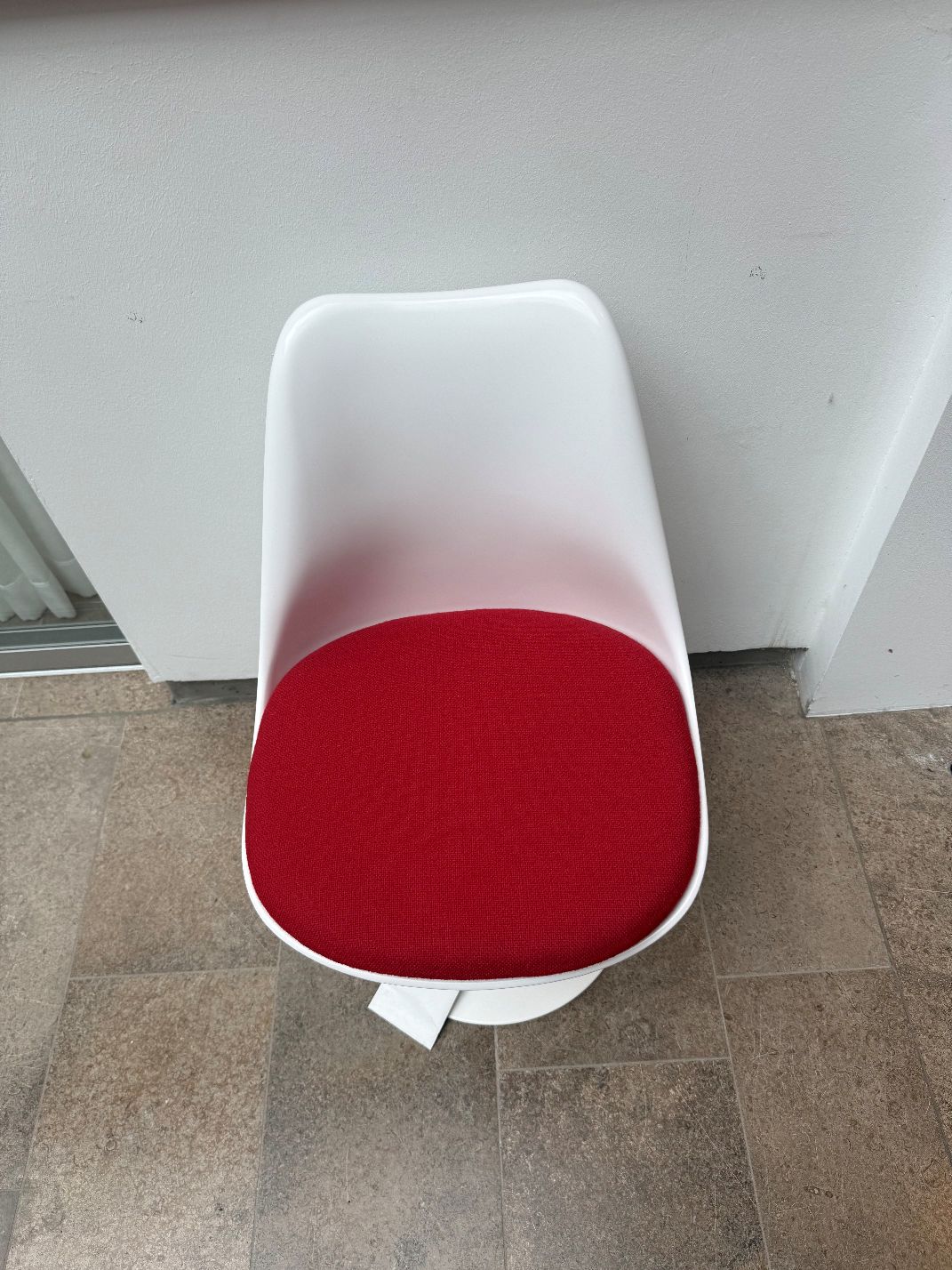 Tulip Chair, non-swivel chair, Knoll International EXHIBITION PIECE
