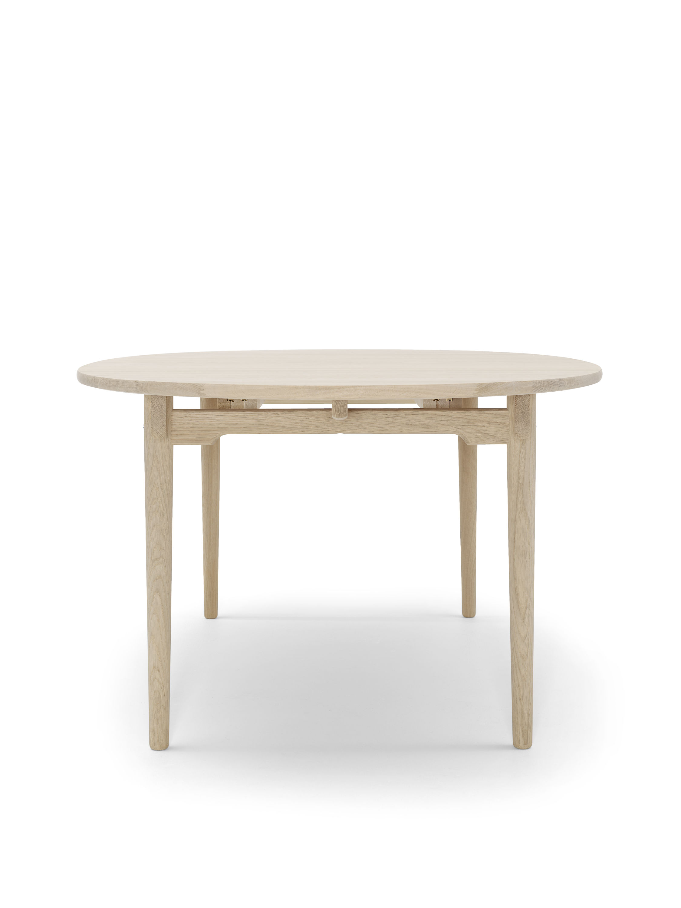 CH338 Oval dining table extendable oak Carl Hansen & Søn