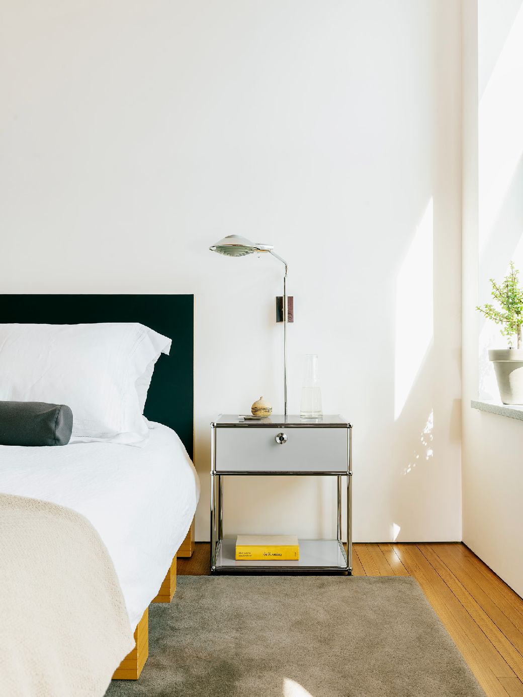 USM Haller bedside table with open compartment M54 Pure White