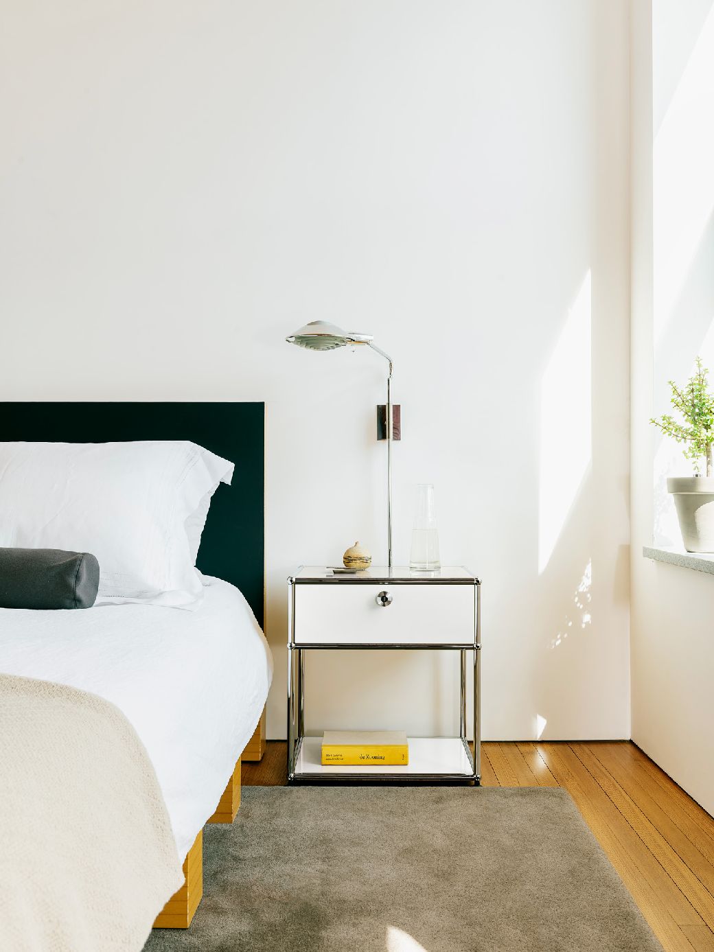 USM Haller bedside table with open compartment M54 Pure White