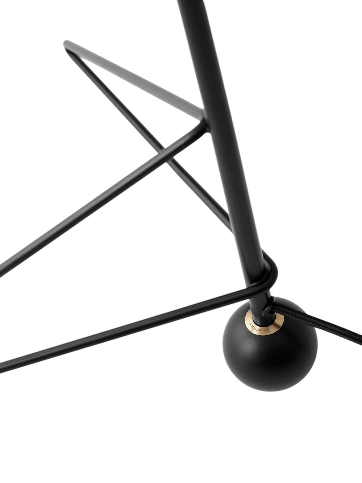 Tripod HM9 Table lamp AndTradition