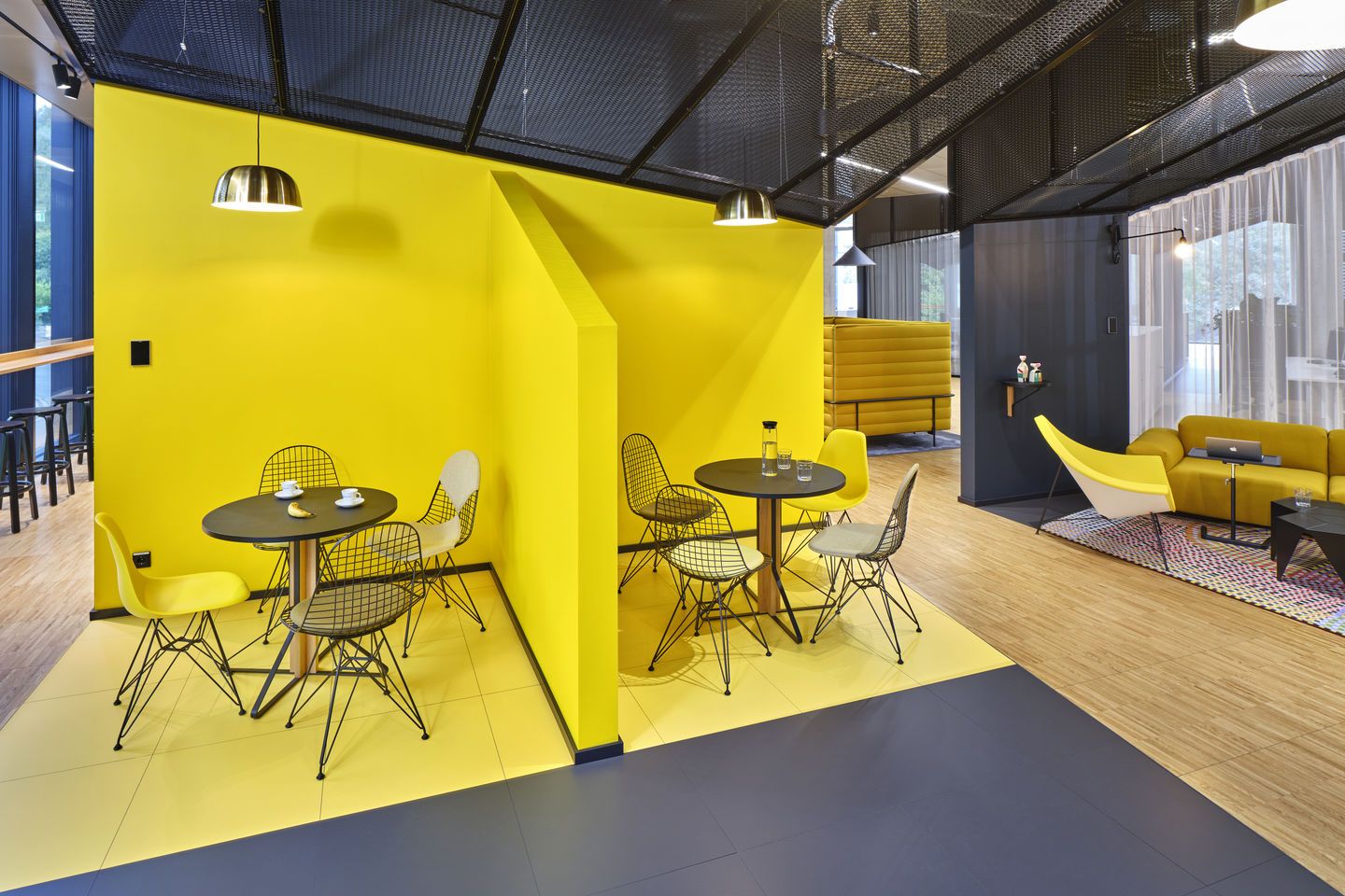 Eames Fibreglass Chair DSR Chair Vitra