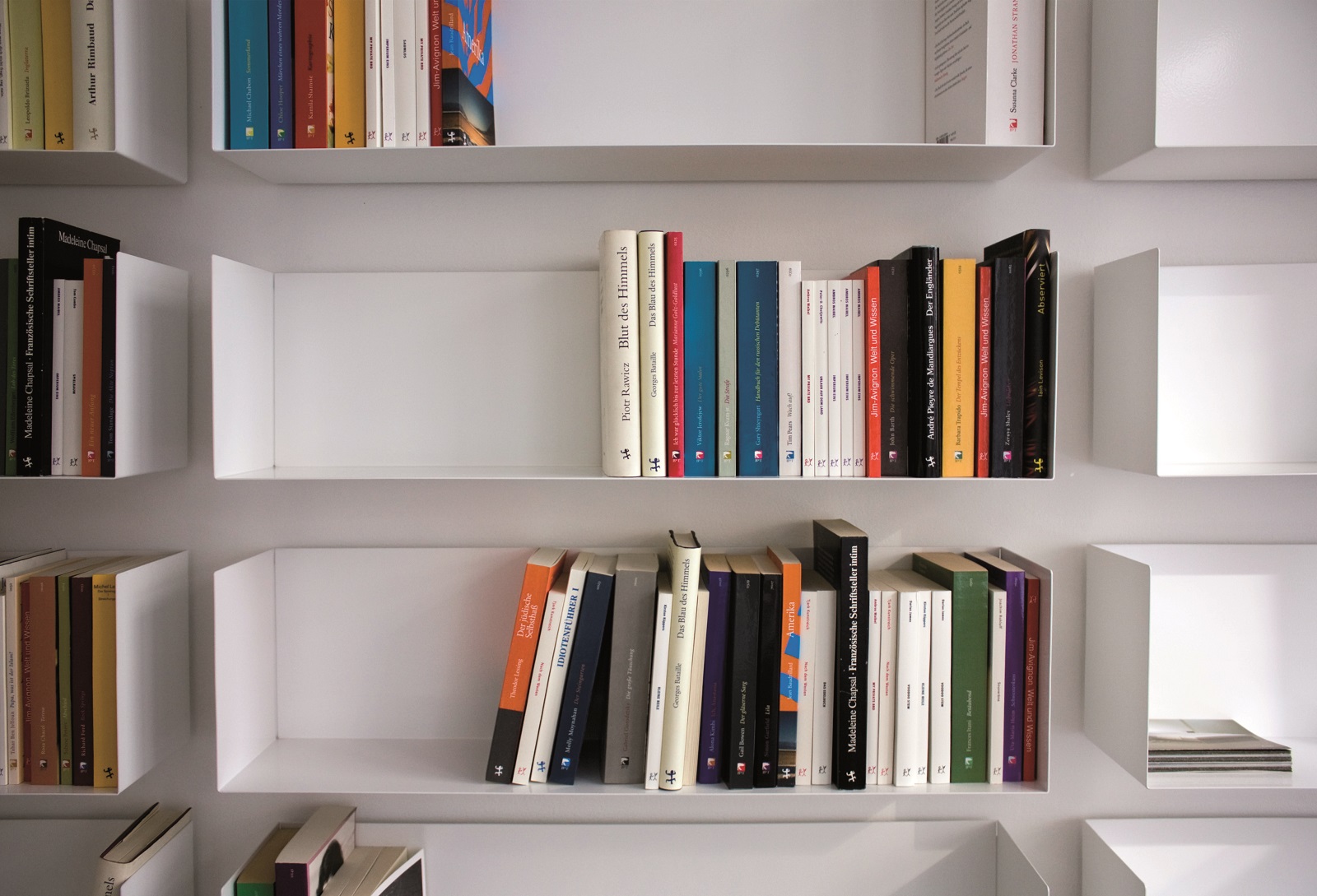 Bags book shelf A Linea1 by Müller Möbelwerkstätten