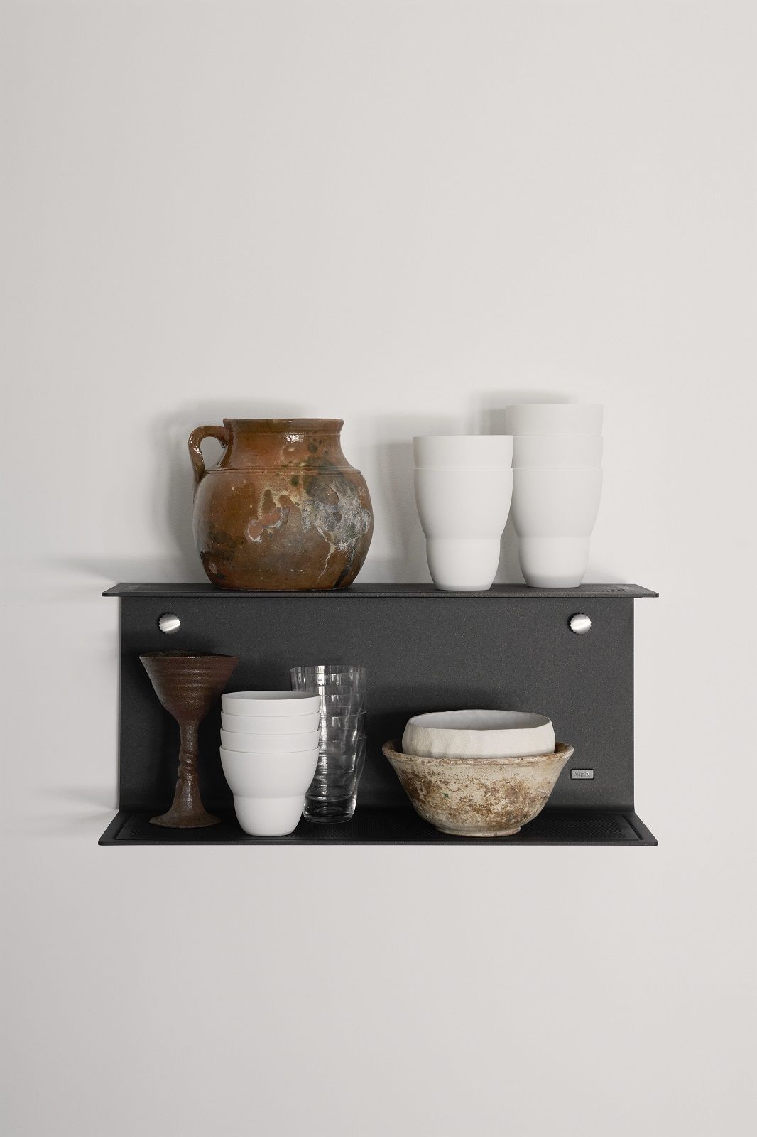 Wall shelf U-shape Vipp
