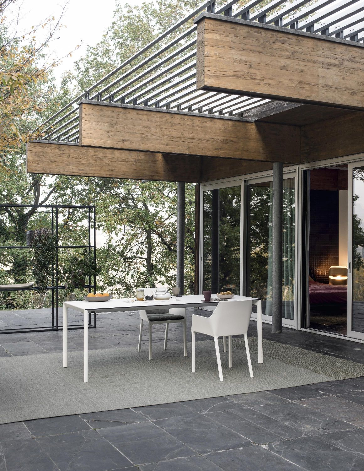 Maki table Outdoor dining table Kristalia
