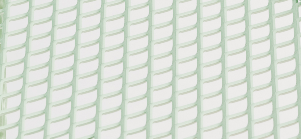 Detailaufnahme der geflochtenen Oberfläche des Net Beistelltischs von Moroso. Modernes Design für Wohnzimmer und Garten.