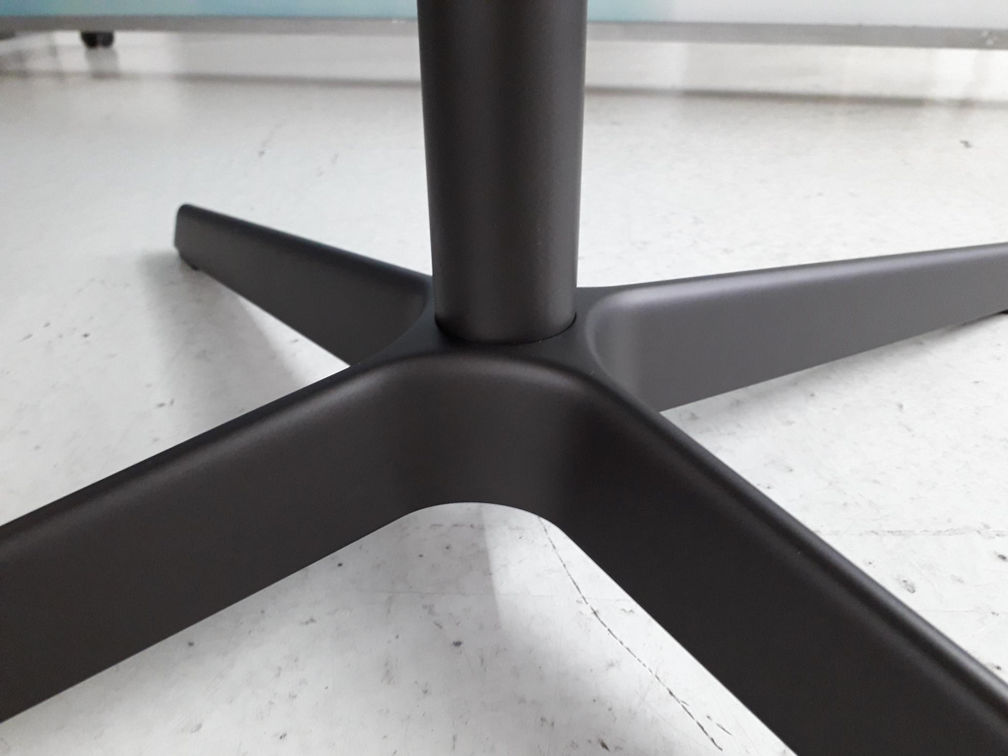 357 Sheru armchair with 4-legged cross swivel Walter Knoll