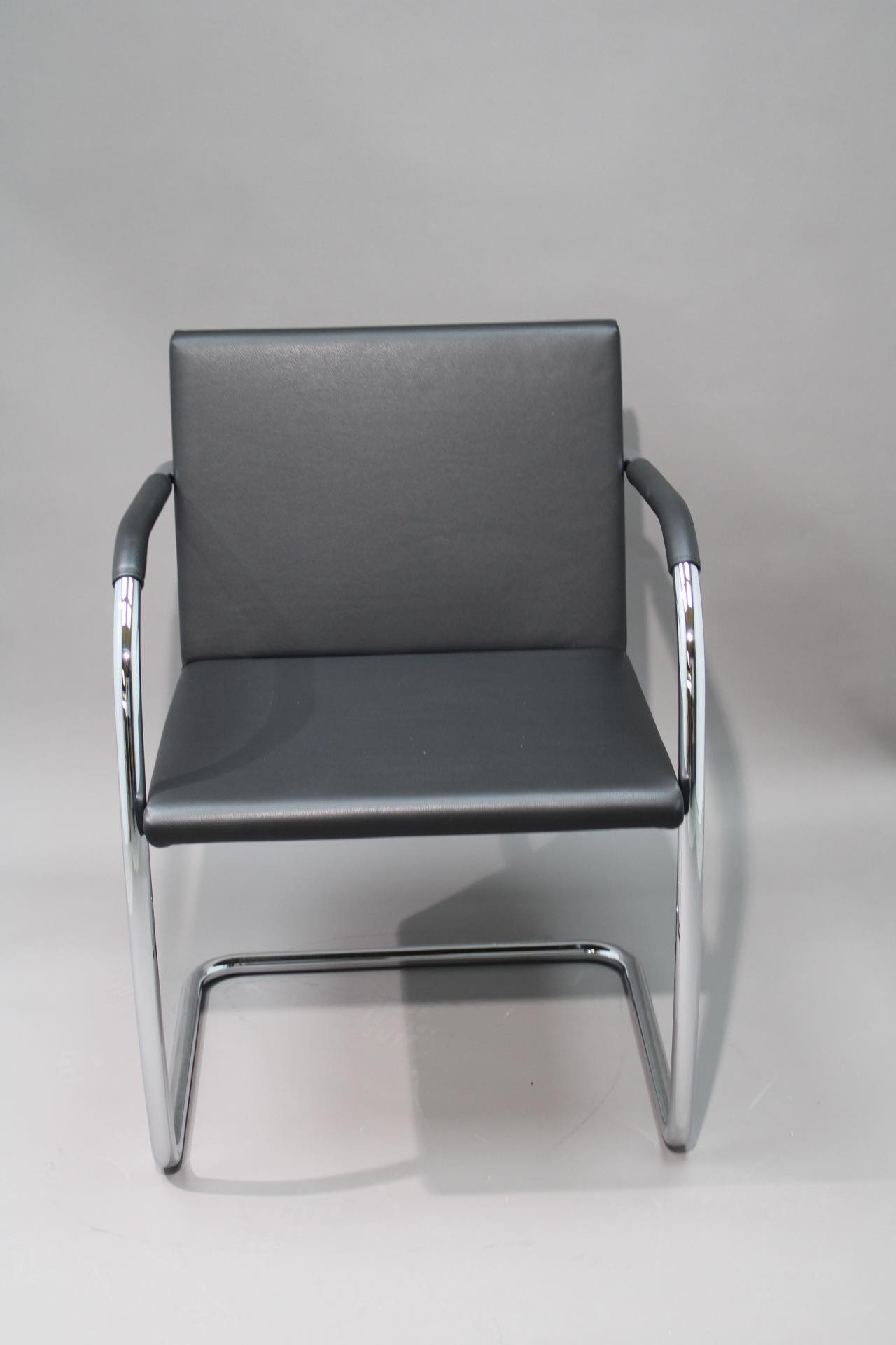 Brno Chair Tubular LEATHER VOLO BLACK Knoll International SINGLE PIECES