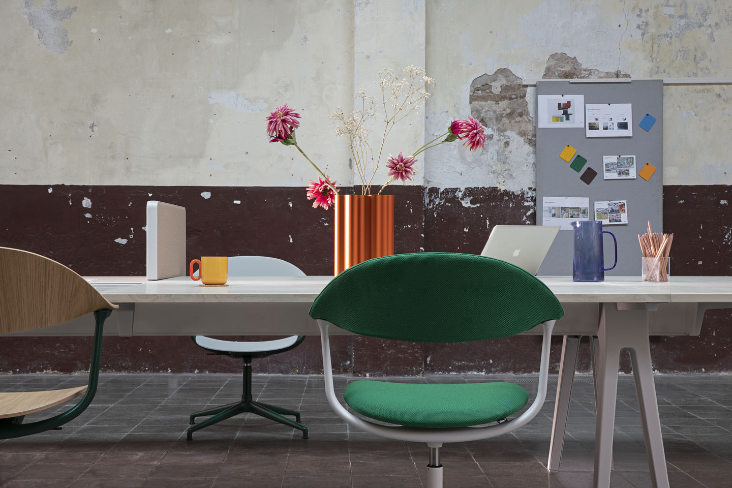 Mynt back and seat plastic office swivel chair Vitra