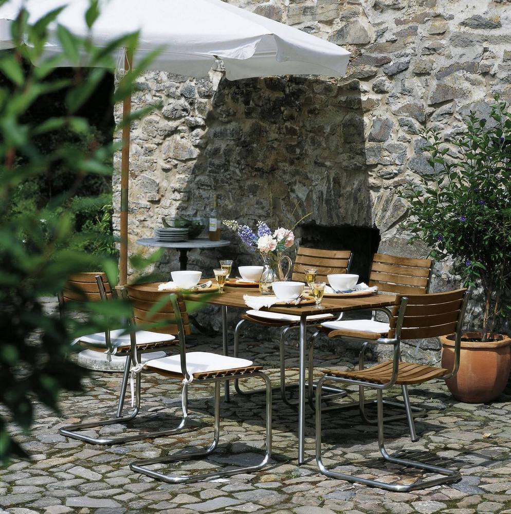 S 1040 garden table Thonet