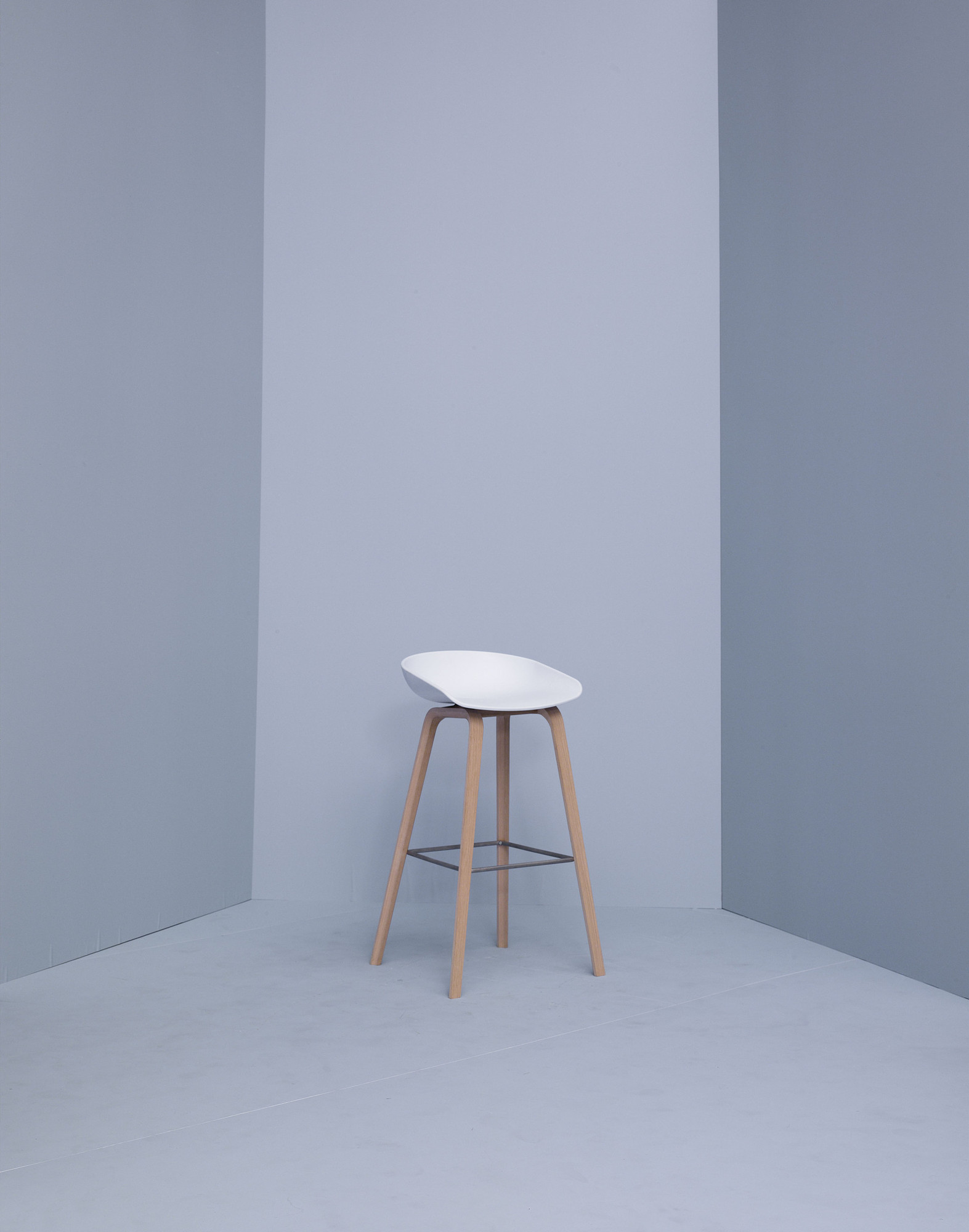 About a Stool AAS32 / AAS 32 Bar stool High Preferred combinations Hay 