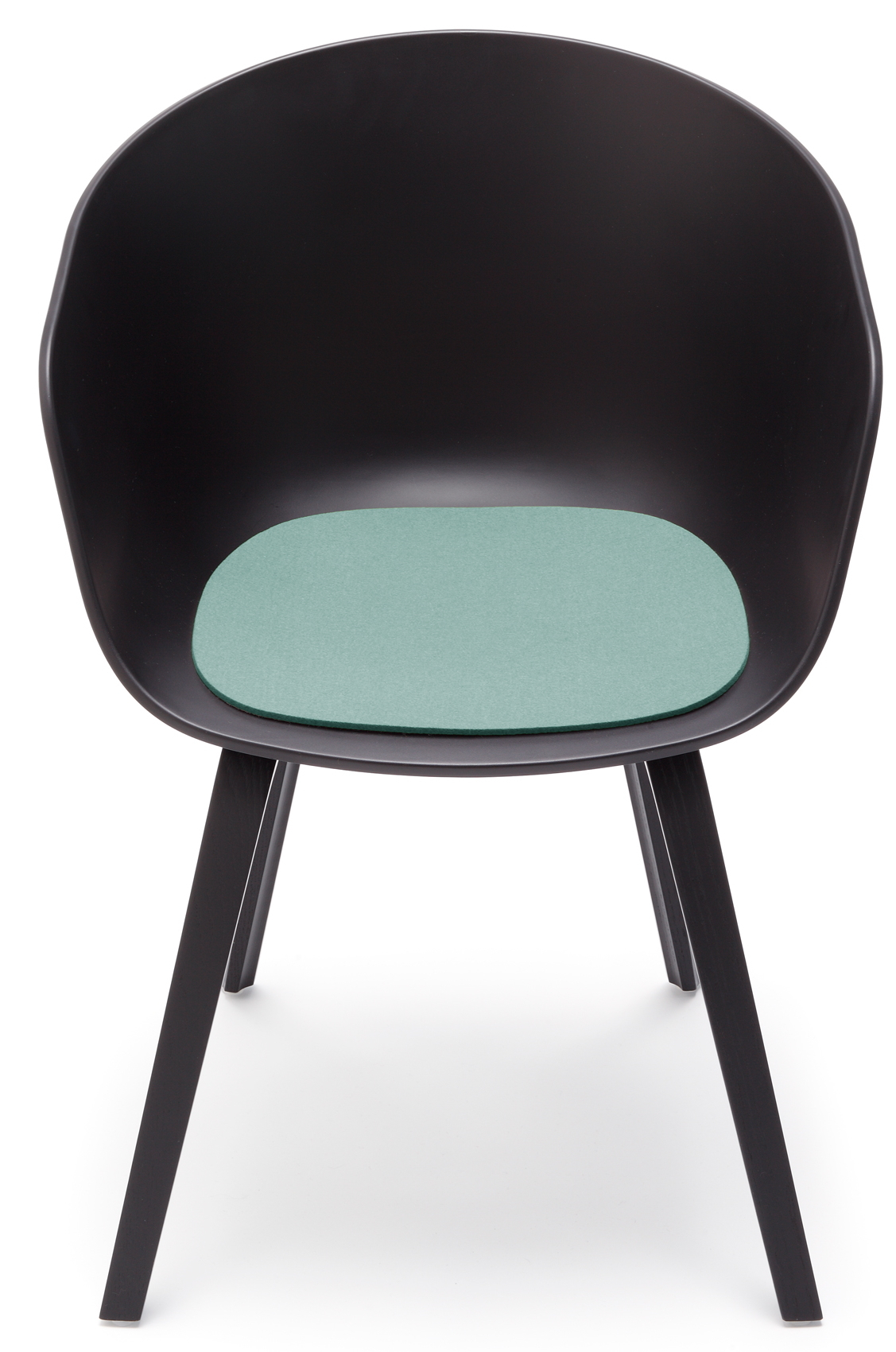 Schwarzer About A Chair AAC22 Stuhl mit aqua-farbener Filz Sitzauflage für mehr Komfort.