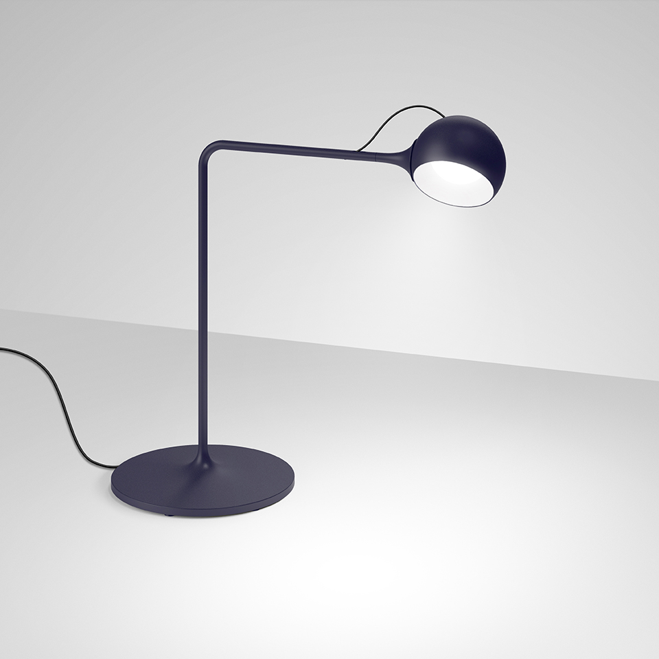 Ixa Table lamp blue Artemide