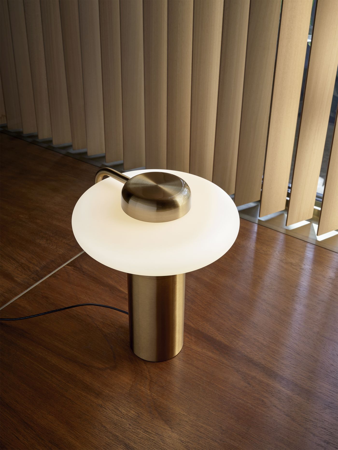 Tratto Table lamp black Kdln