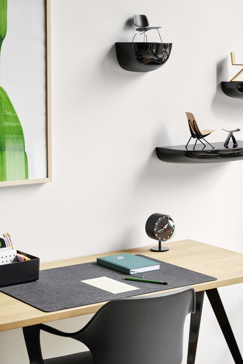 Desk Clocks Nigh Clock black Table clock Vitra