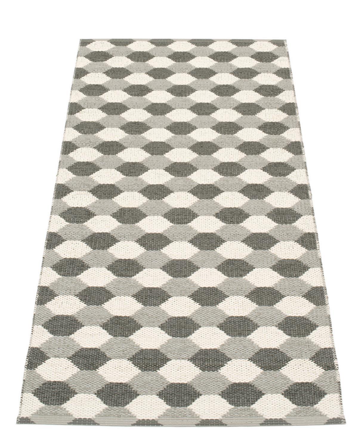 Dana plastic carpet 70x160 warm gray Pappelina