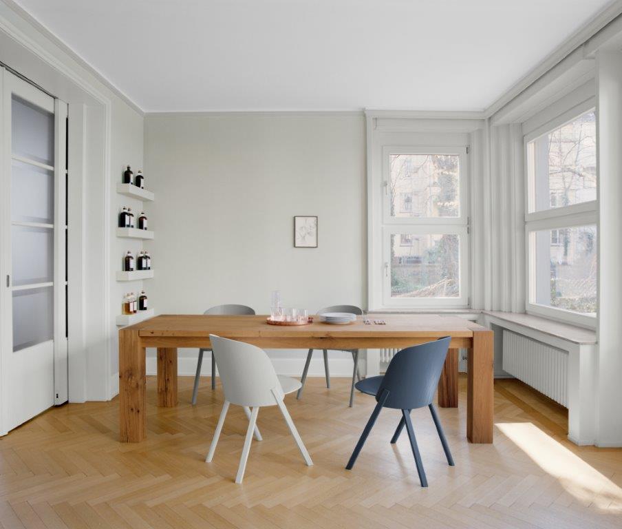 CH05 This Chair e15