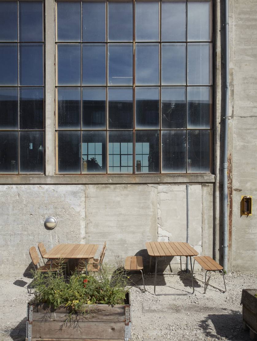 Lilium Table Outdoor dining table Skagerak by Fritz Hansen