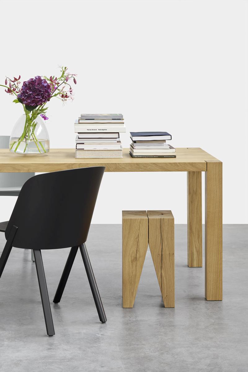 Molar stool / table e15