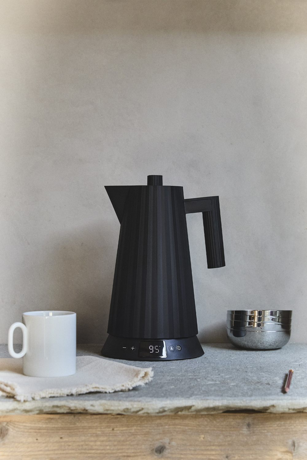 MDL21 Plissé kettle with temperature control Alessi