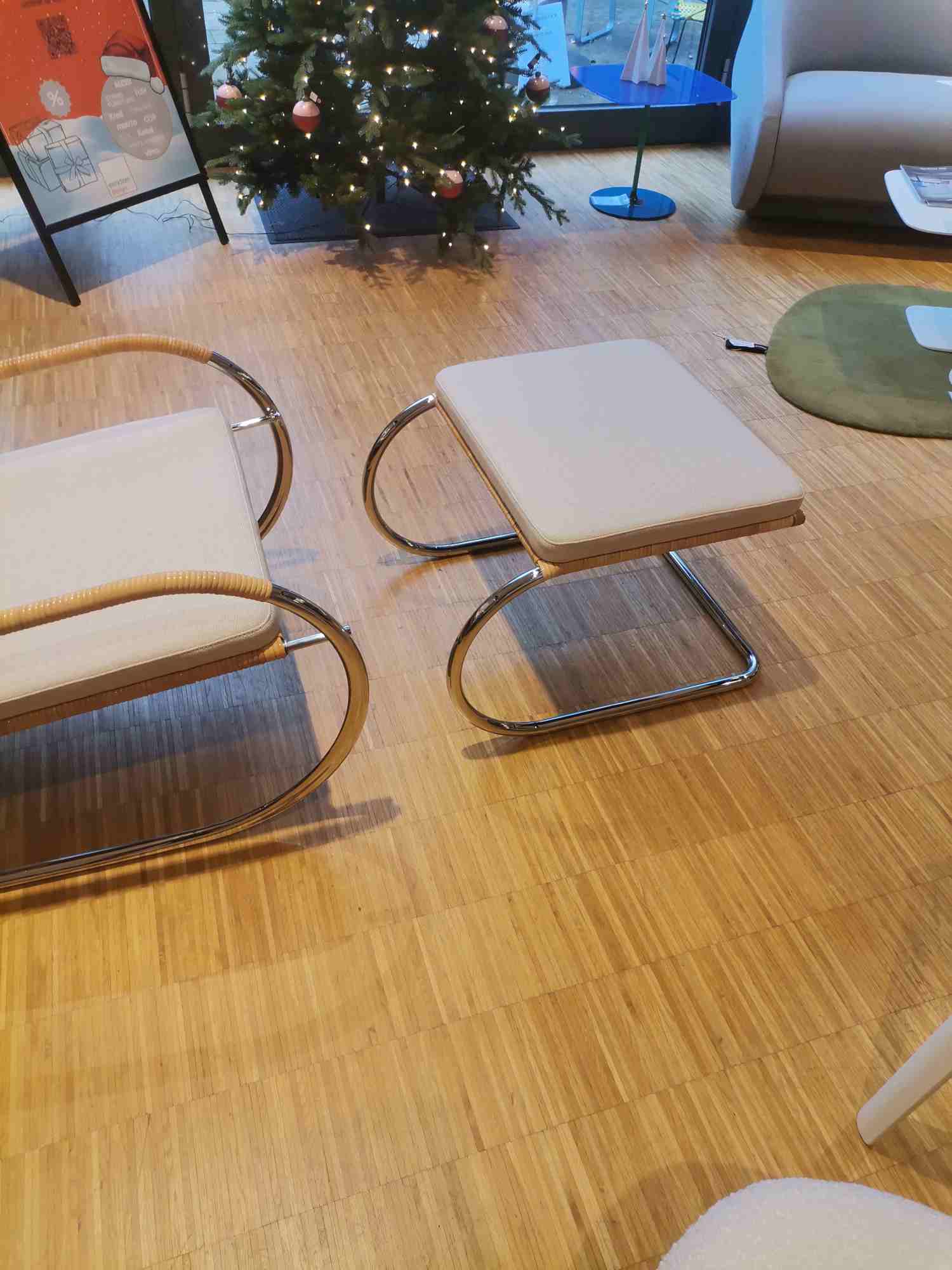 D35-1 Cantilever chair with stool NATURAL FABRIC / FABRIC II ARCO CALLA Tecta EXHIBITION PIECE