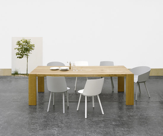 TA17 London dining table by Philipp Mainzer e15
