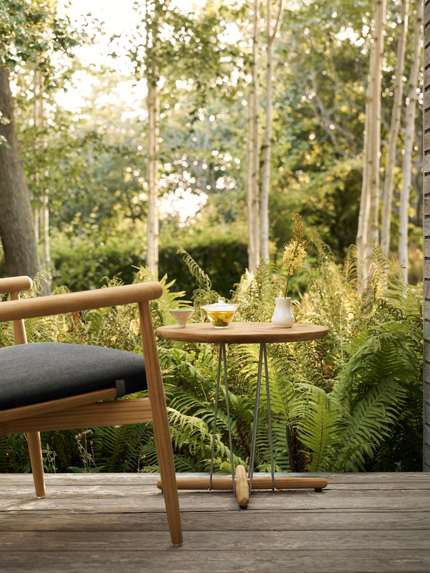 Embrace Outdoor Lounge Chair with cushion Carl Hansen & Søn