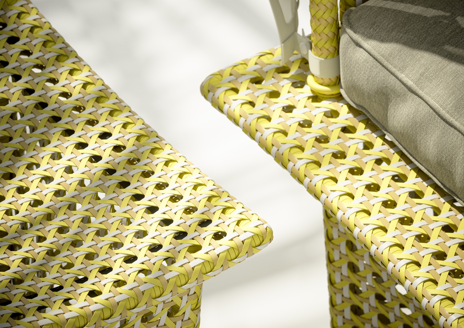 Daydream Daybed with Cushion Dedon
