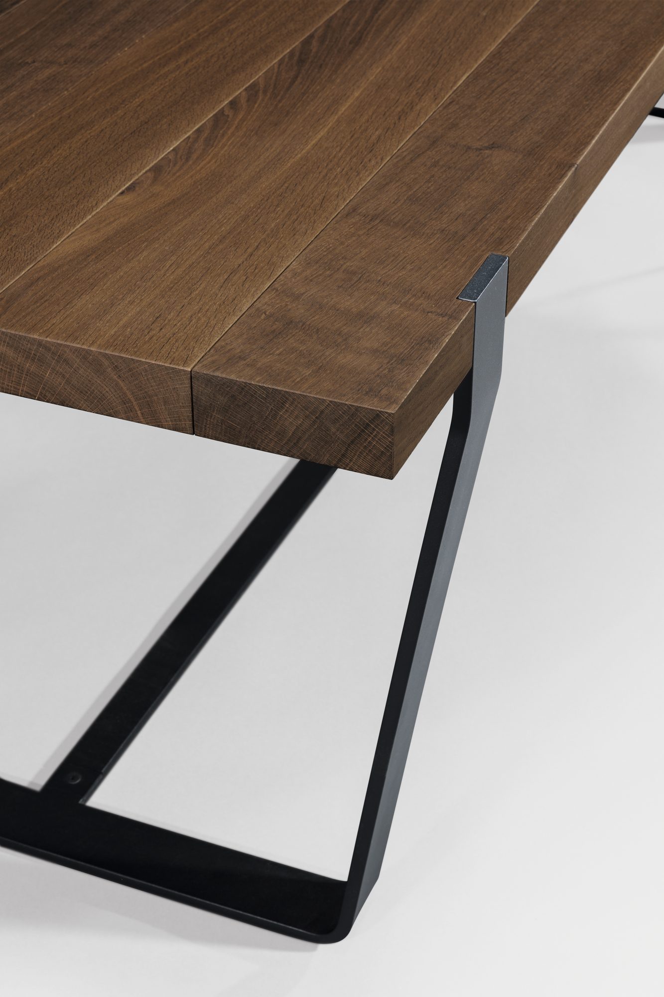 BB 11 Clamp table smoked oak Janua