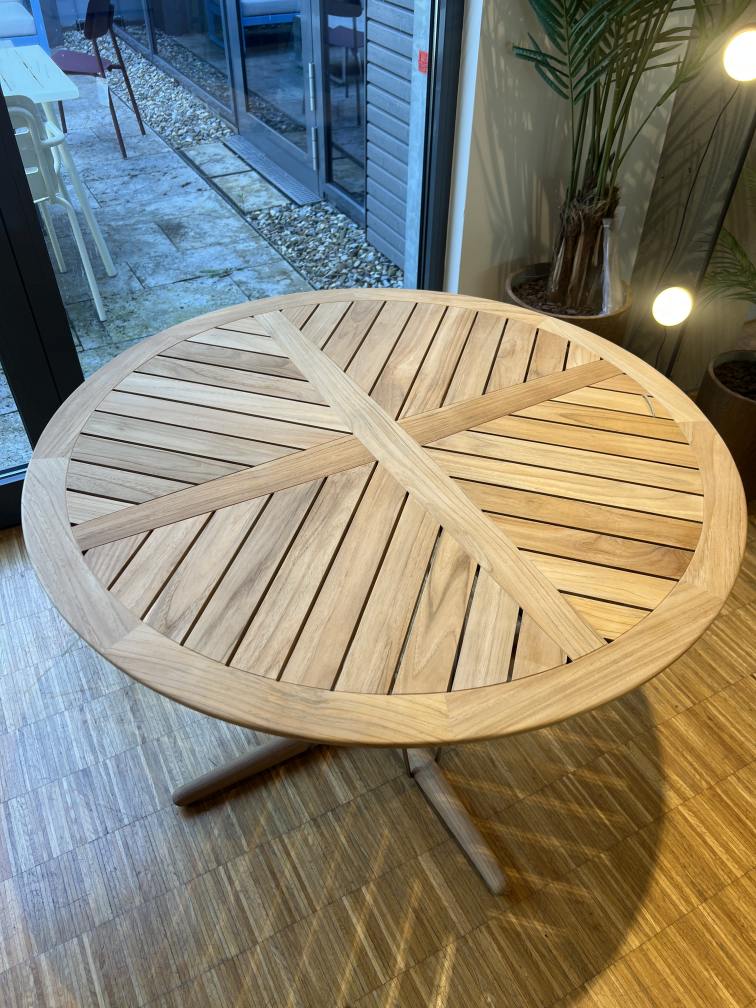 Embrace table combination Outdoor Carl Hansen & Søn EXHIBITION PIECES
