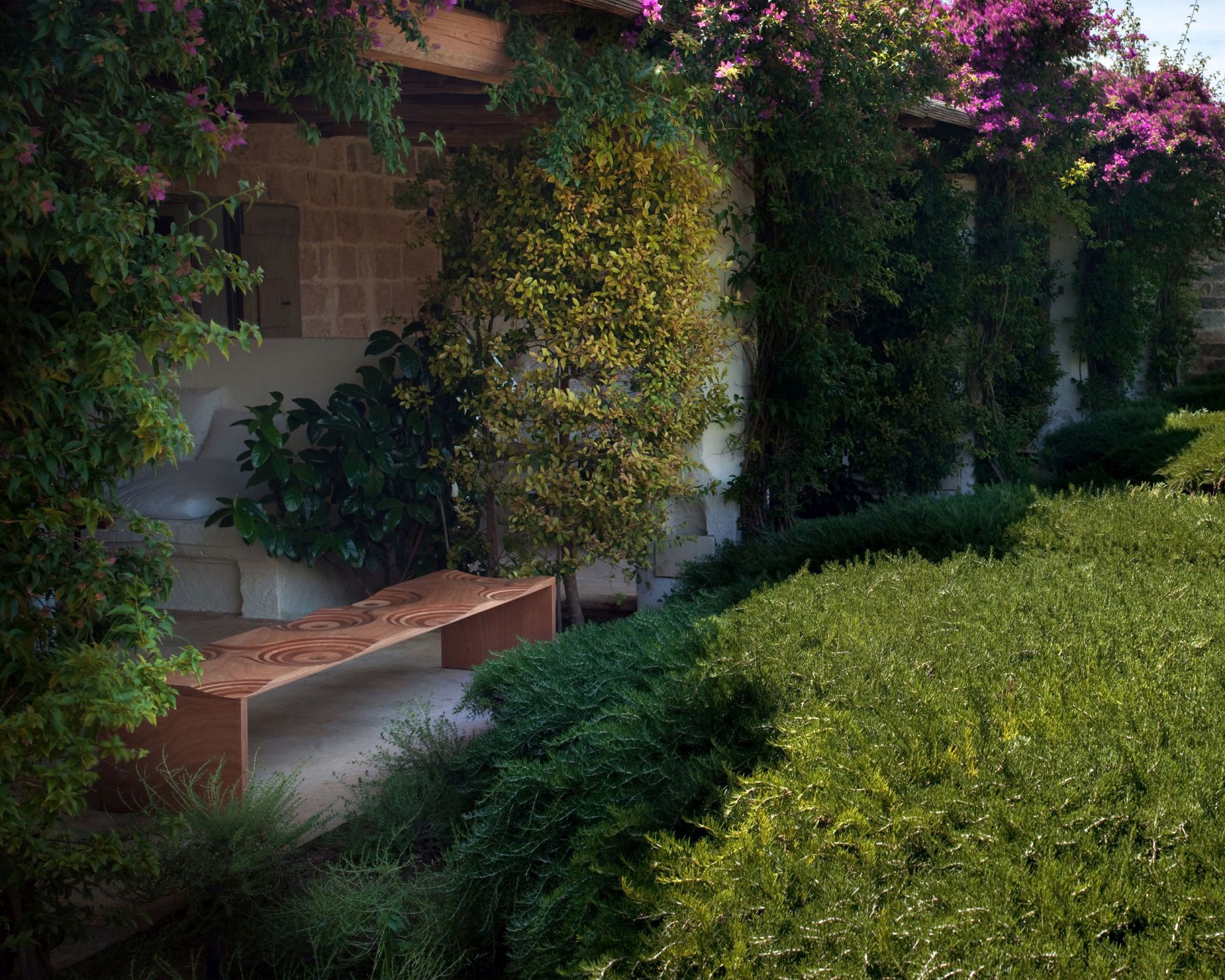 Ripples Outdoor Bench Casamania Horm
