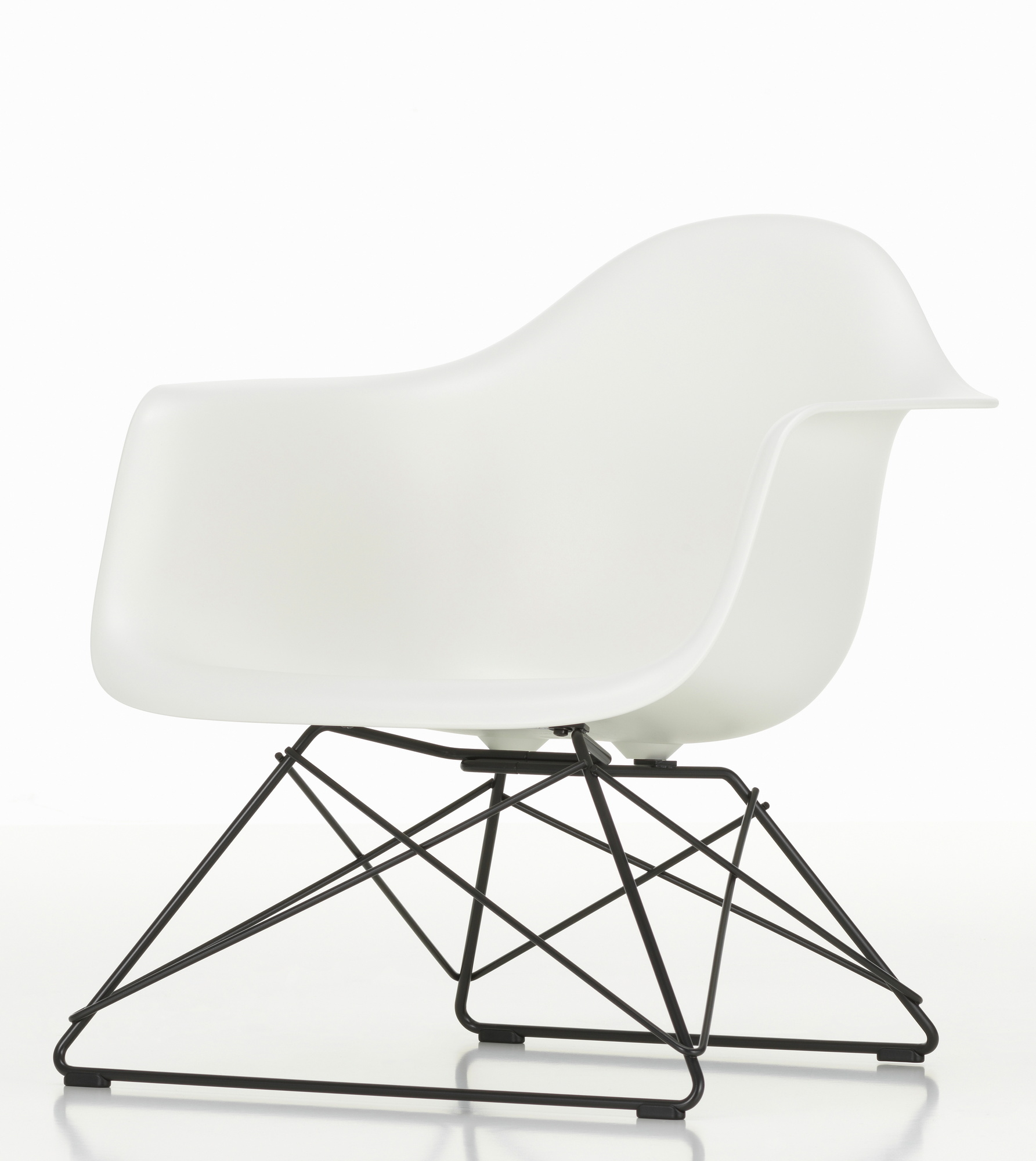 Eames Plastic Arm Chair LAR Chair Vitra