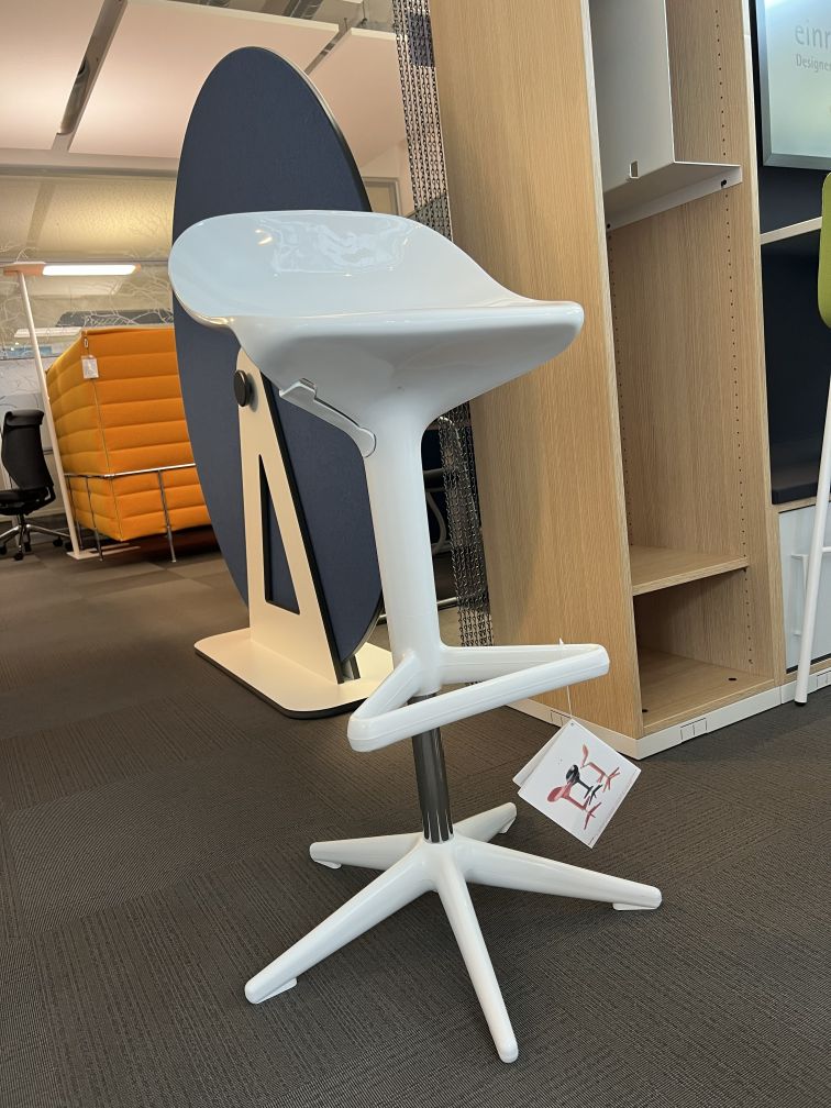 Spoon stool WHITE Kartell EXHIBITION PIECE / USED FURNITURE