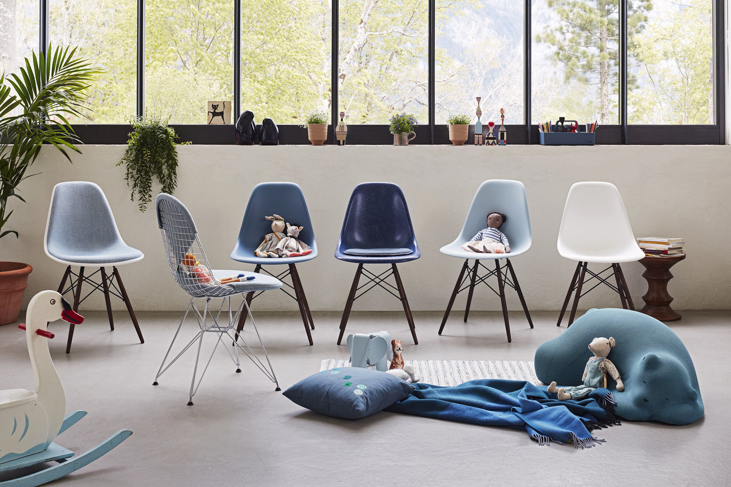 Eames Plastic Side Chair DSW Chair Vitra