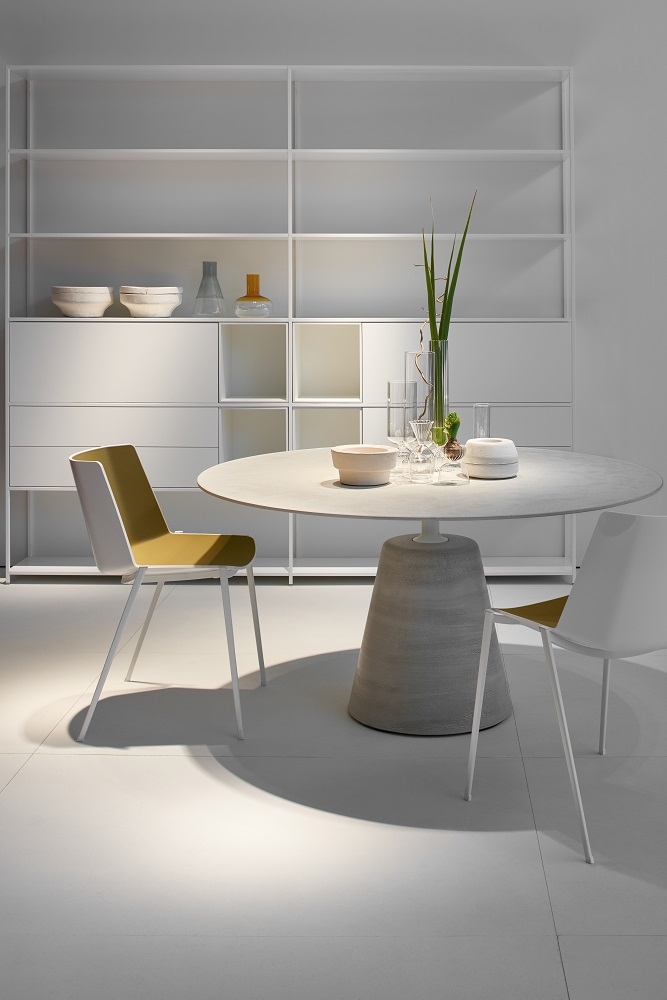 AÏKU Chair 4 Metal Legs Black MDF Italia