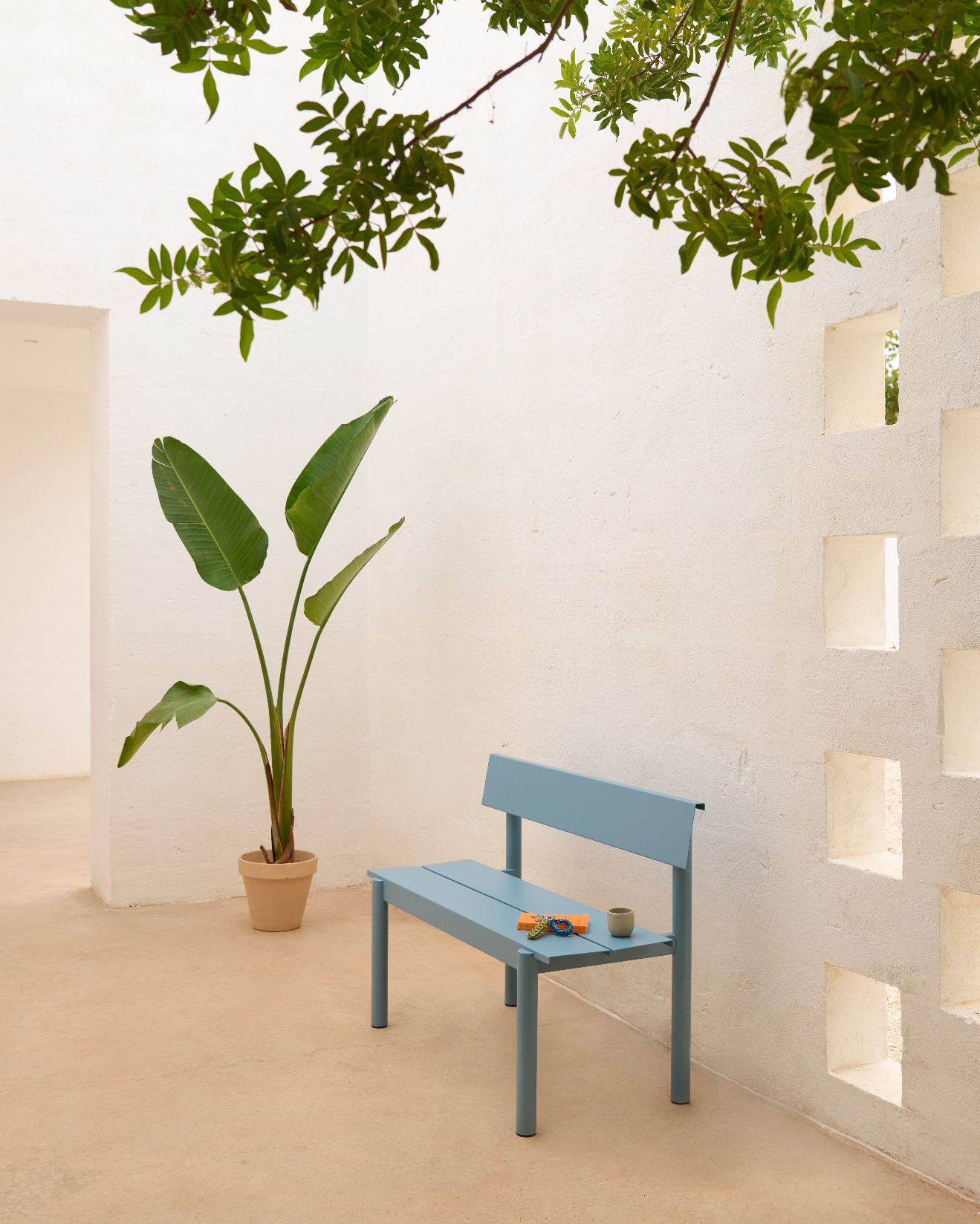 Linear Steel Bench Outdoor bench with backrest 110x34 cm Muuto 