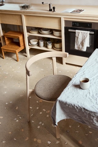Lunar chair oak with seat cushion Form & Refine
