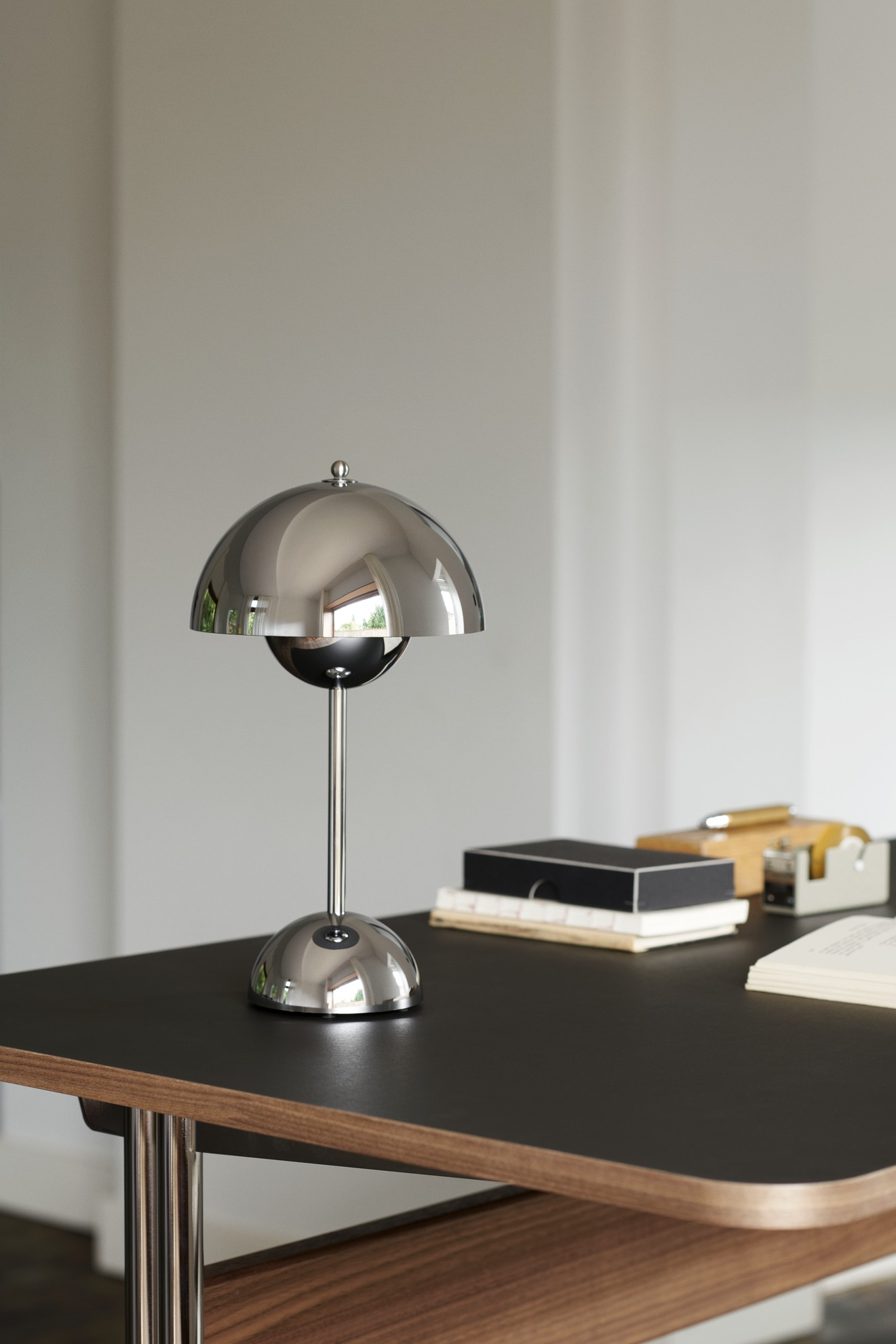 Flowerpot VP9 Portable Battery lamp / Table lamp with USB AndTradition Chrome