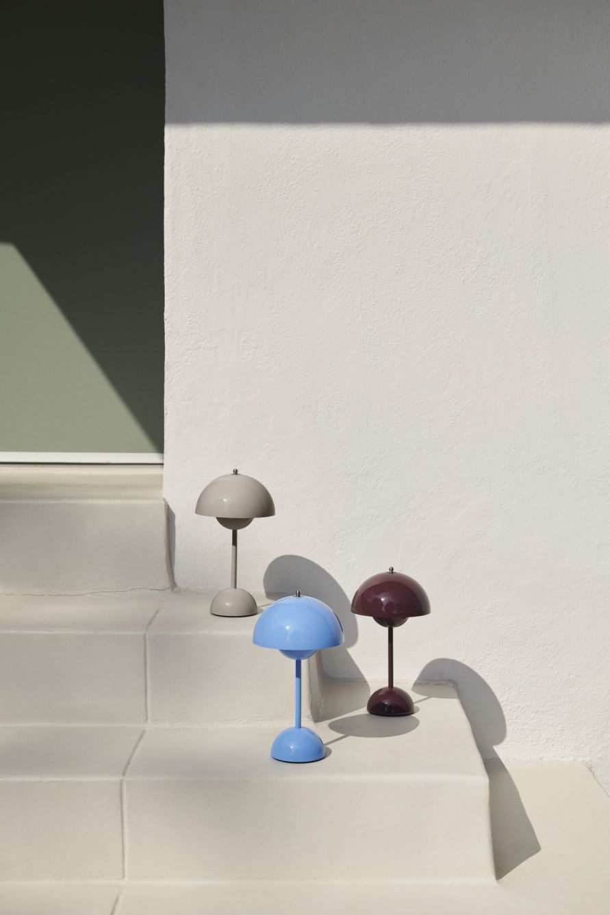 Flowerpot VP9 Portable Battery lamp / Table lamp with USB AndTradition Dark plum