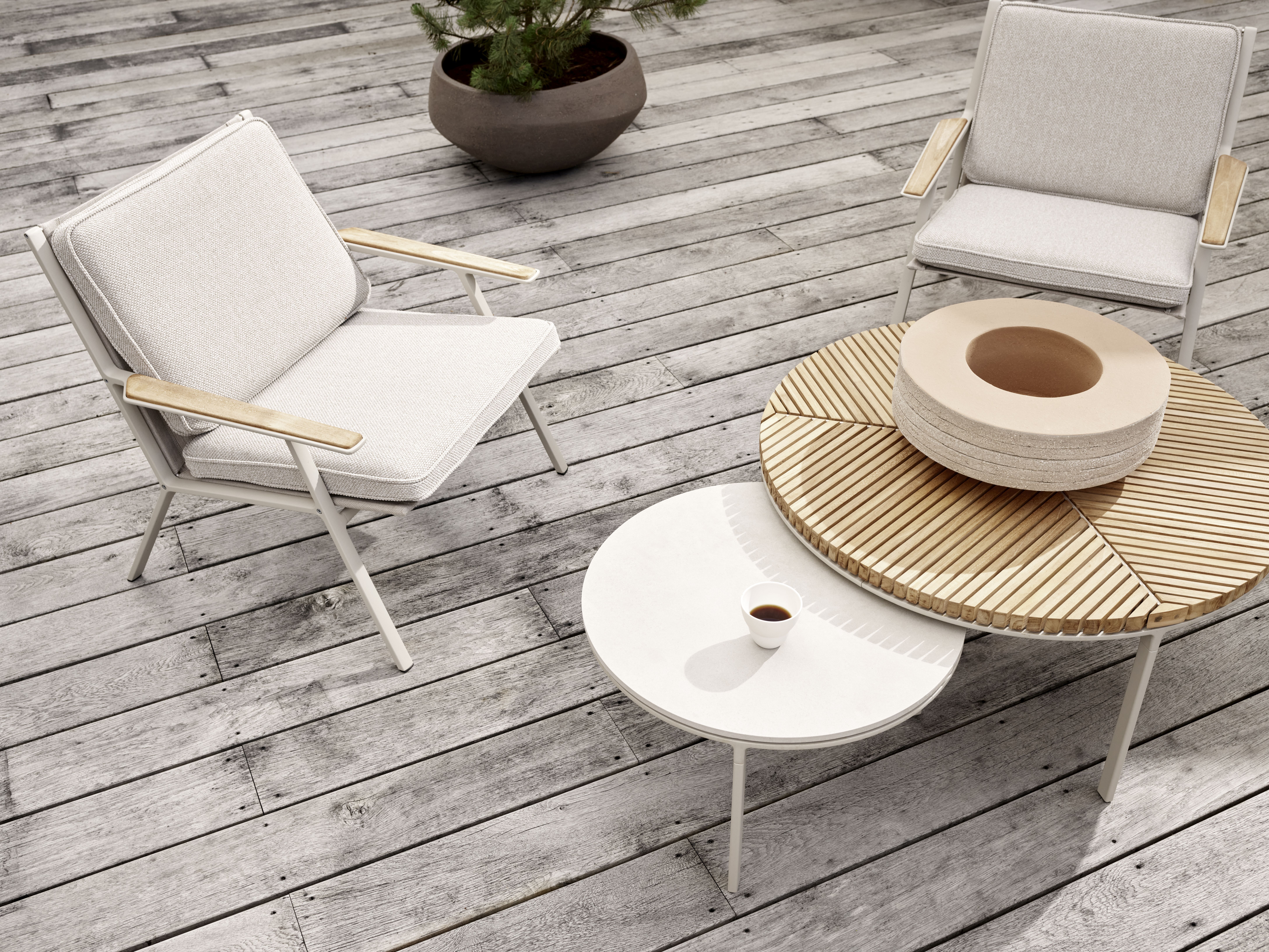 Open-Air Outdoor Coffee Table Ø90 Vipp