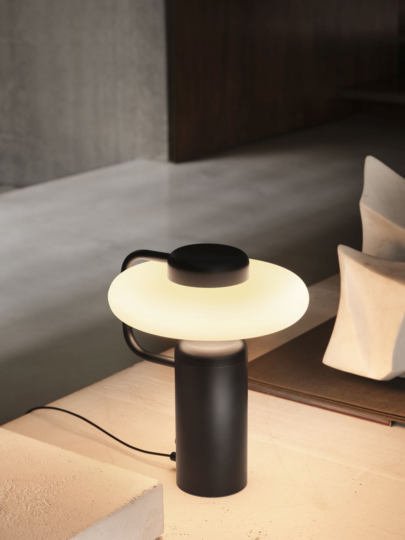 Tratto Table lamp black Kdln